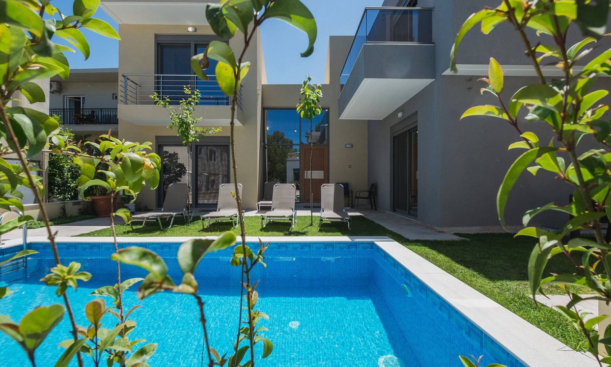 Daratsos House | Park-view Lux Pool Villa, steps to the Beach