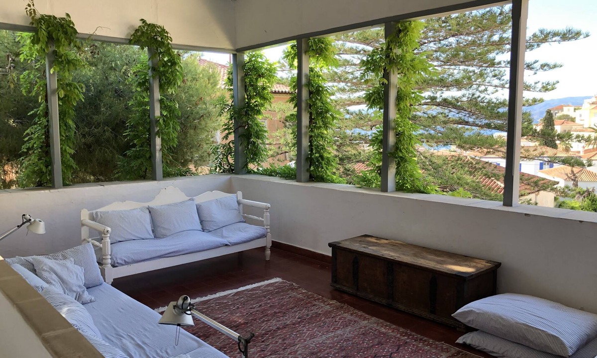 idhra House | Patrician villa with beautiful views, near port, with garden