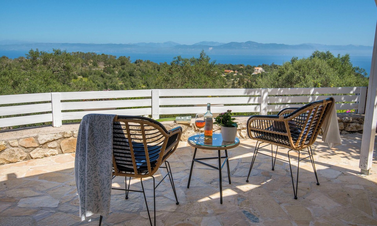 Kourteika Apartment | Paxos Couple House by Konnect