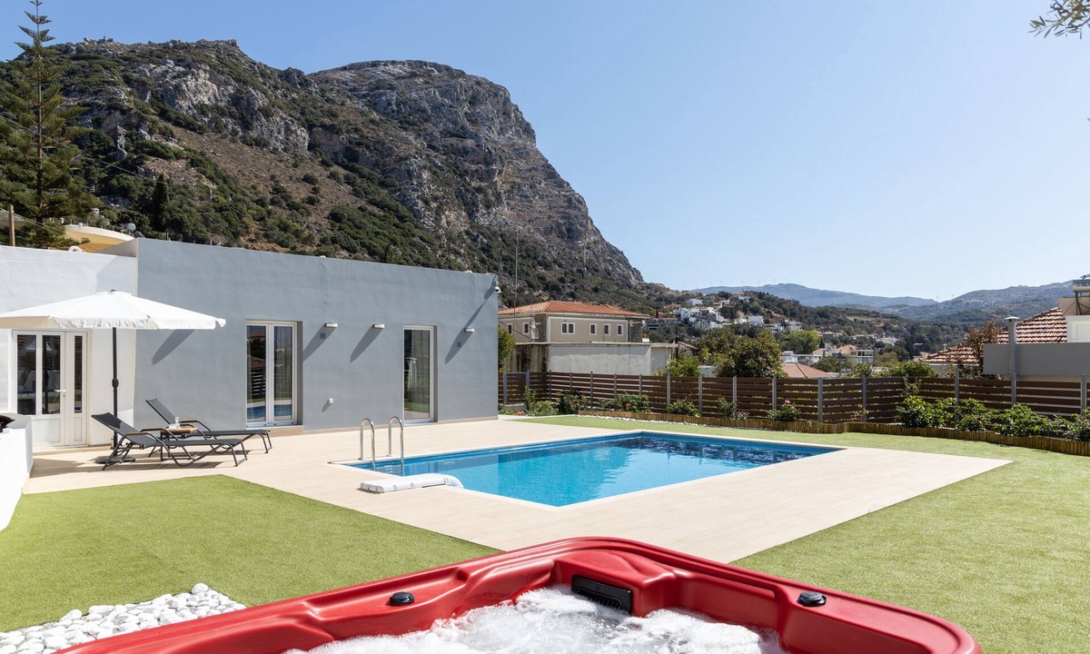 Spilion Villa | private pool ,jacuzzi , BBQ , big garden ,free parking , free wifi
