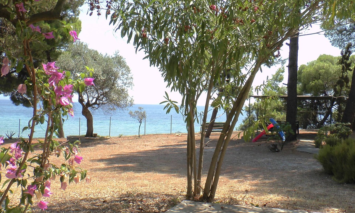 Metamorfosi Villa | Private villa on the beach in Halkidiki, Greece, only ten steps to the beach