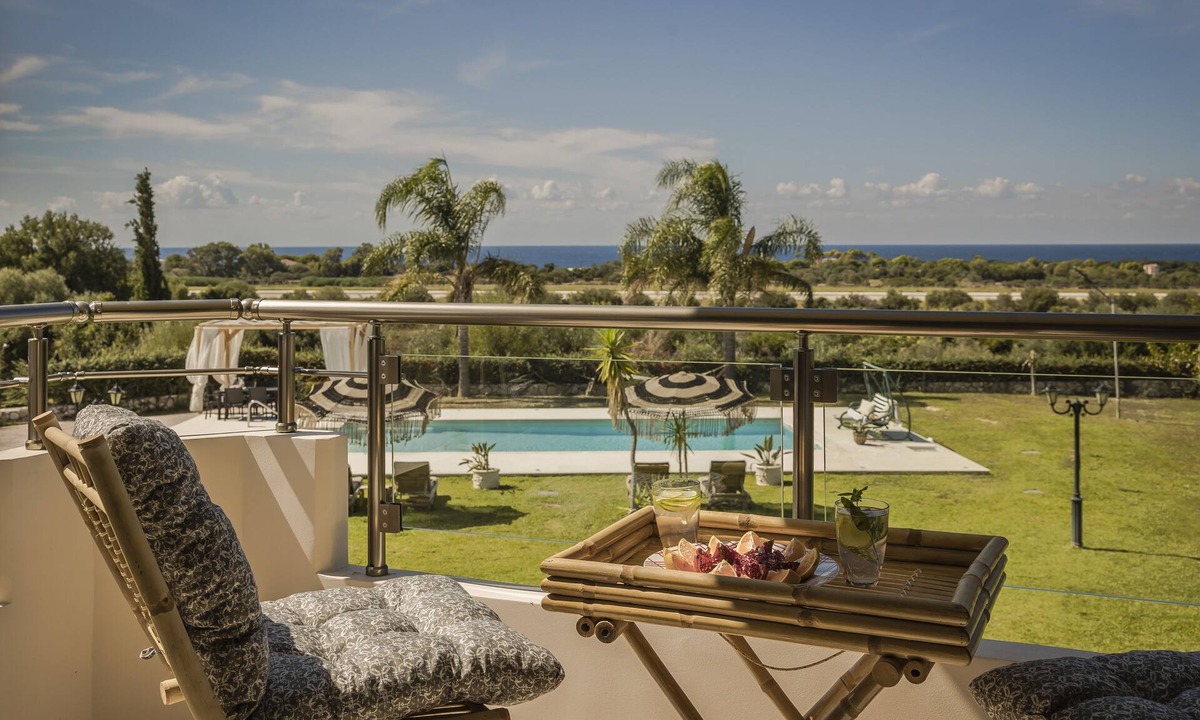 Svoronata Apartment | Queen Bee Residence- Honey Apartment