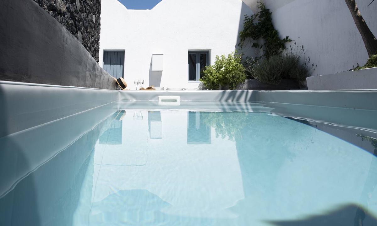 Fira Villa | QUIET PART OF FIRA VERY CENTRAL 3 BEDROOM 2 BATHROOMS SPACIOUS TRADITION MODERN