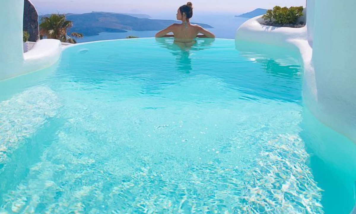 Firostefani Villa | R 1121 Ajax’s Infinity Pool Suite With Break Fast, Outdoor Infinity Plunge Pool & Steam Bath