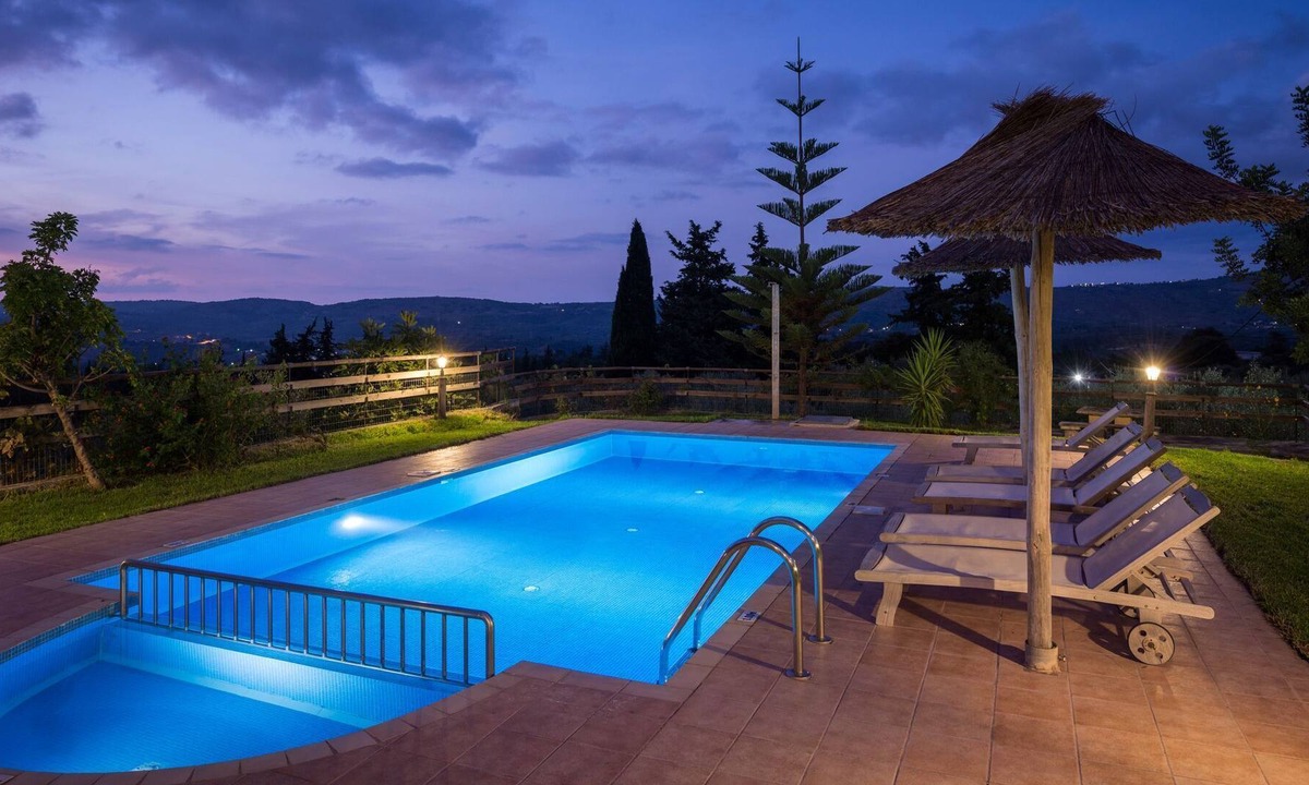 Maza Villa | R 491 Villa with Indoor Jacuzzi Private Pool Mountain Views