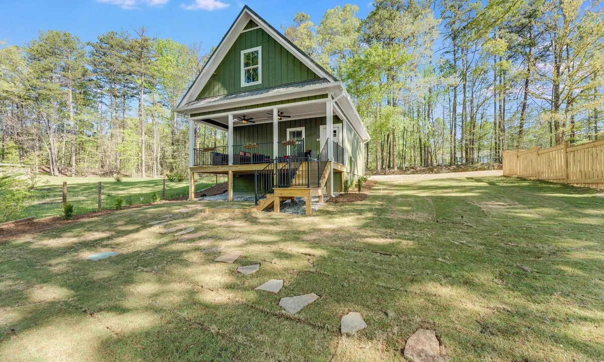Tamassee Cottage | Rainyville - Emerald: Charming cottage with loft in Walhalla, South Carolina