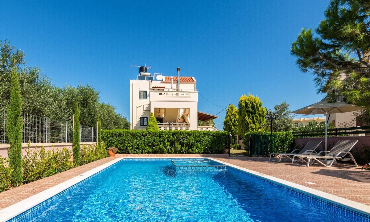 Almyrida Villa | Relaxing Villa, Walking Distance to Almyrida Beach