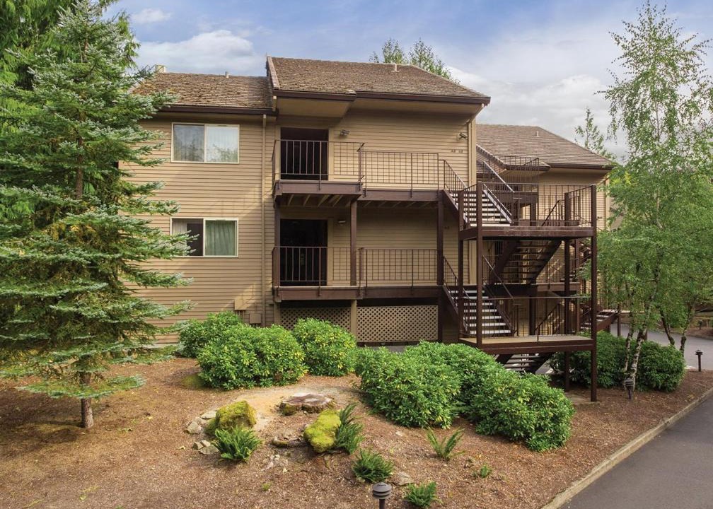 Welches Apartment | Resort Villas Adjacent to Beautiful Mt Hood National Forest