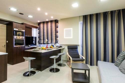Rhodes Apartment | Rhodes Central Suite