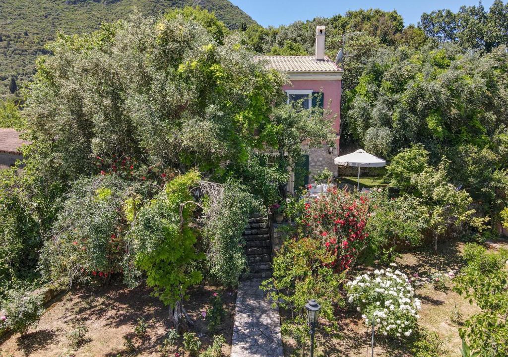 Vatos House | Riza Stone Cottage, romantic house, pet friendly
