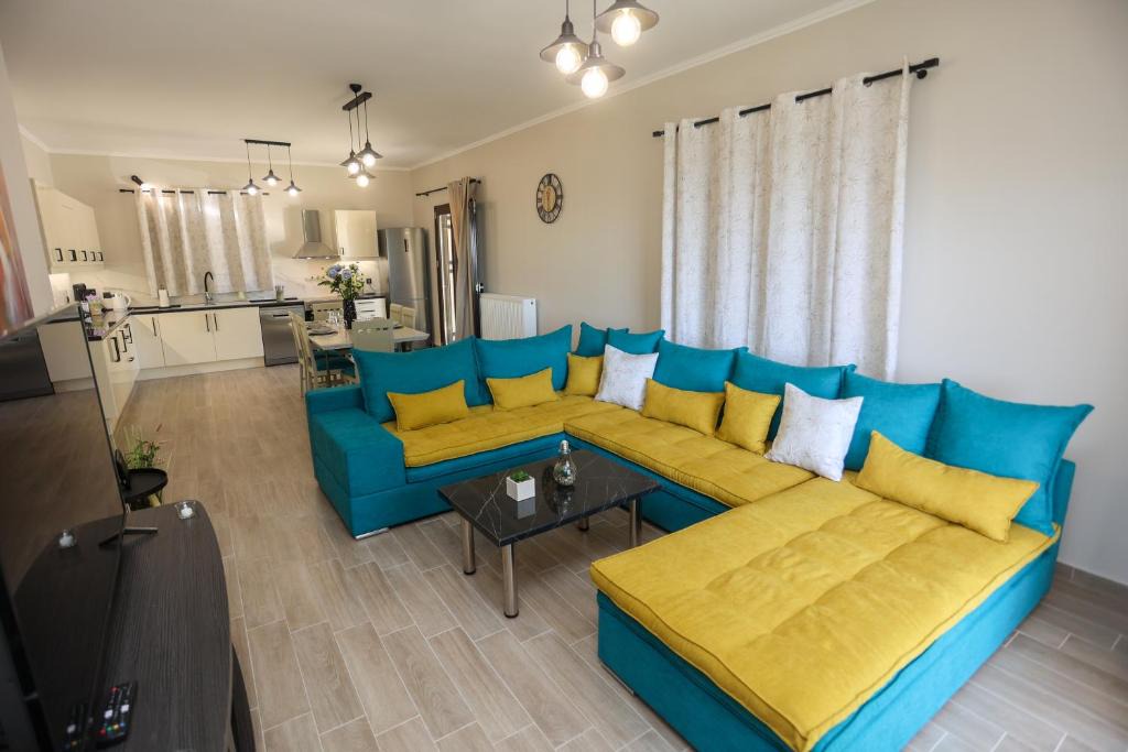 Kato Pavliana Apartment | Roberta House
