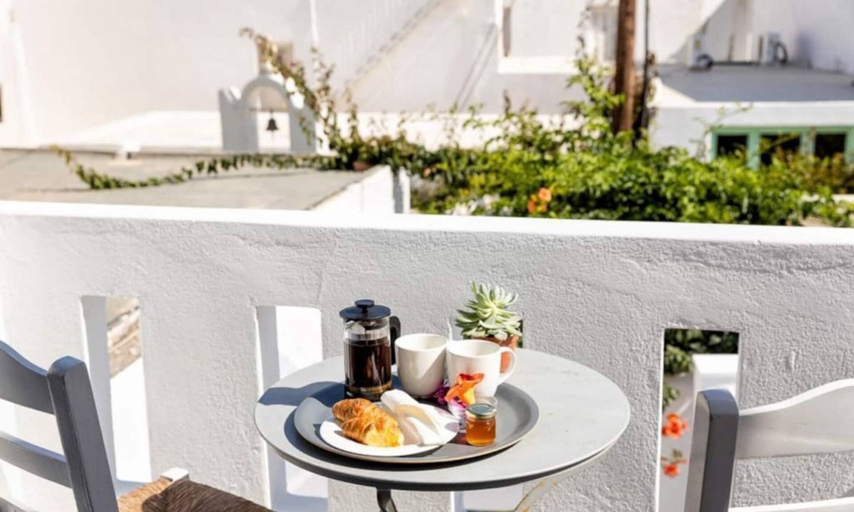 Paros Apartment | Room 11 @ Pelican Paros in the Old Town!