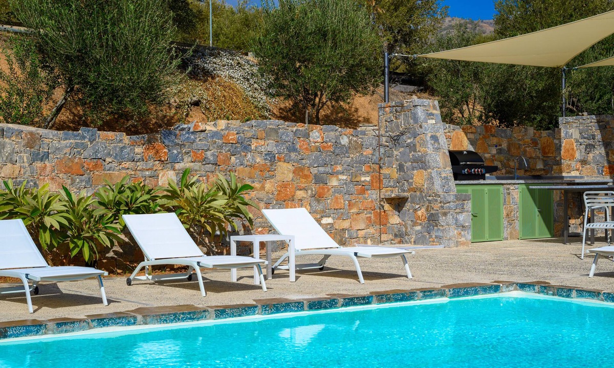 Agios Nikolaos House | Roots Suites in Crete
