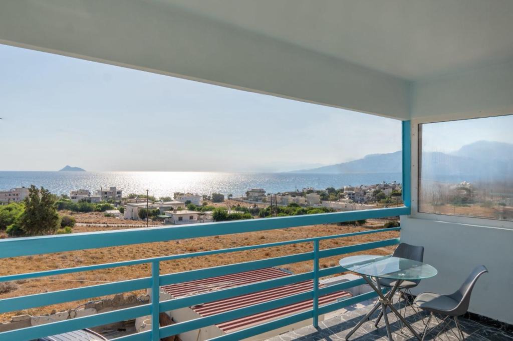 Neo Kalamaki Apartment | Sea and Silence