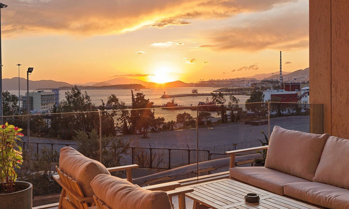 Piraeus House | Sea View Garden Suites