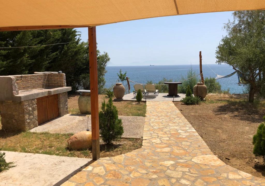 Pylos-Nestoras House | Seafront Studio with direct beach access