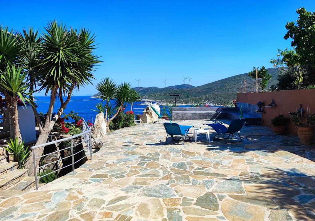 Agii Apostoli House | Seagulls - Within walking distance from sea!