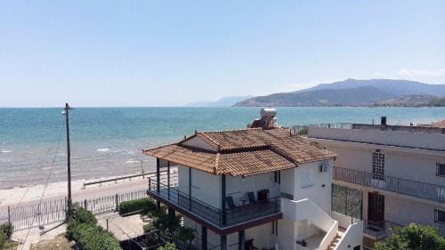 Kefalari Apartment | Seaside Appartment Bluethalassa with Garden