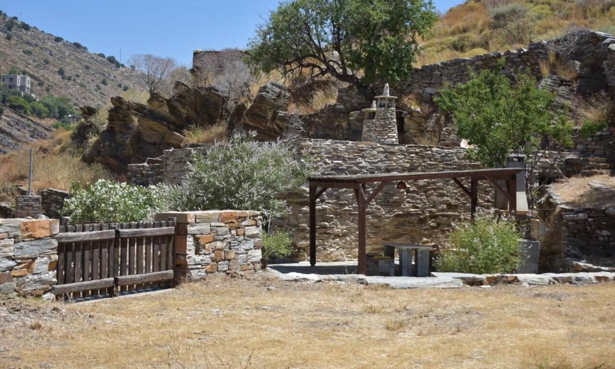 Kea House | Secret isolated stone house in Kea 2' away from the beach