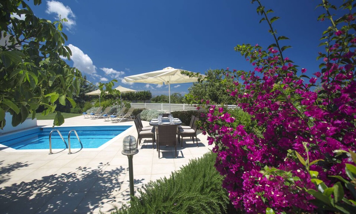 Pikris Villa | Skouloufia Villas 3 - Three Bedroom Villa, Sleeps 8