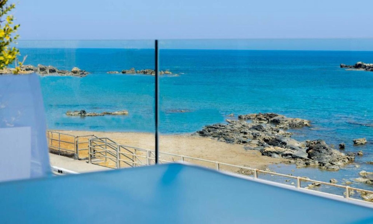 Agii Apostoli Apartment | Sonja 3 apartment,pool,Beachfront,Chania
