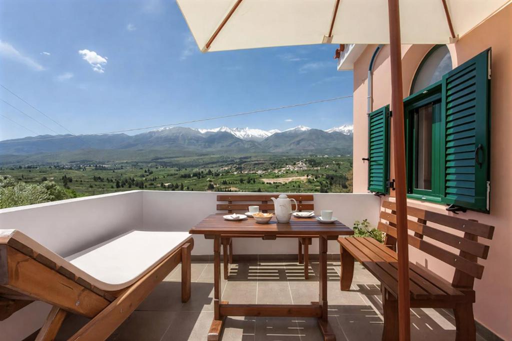 Makhairoi House | Sophia Country House - Olive Grove Retreat, Crete