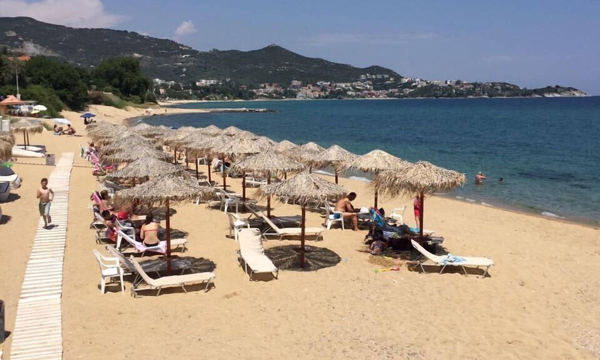 Kavala Apartment | Spacious apartment directly by the sea 2 floors