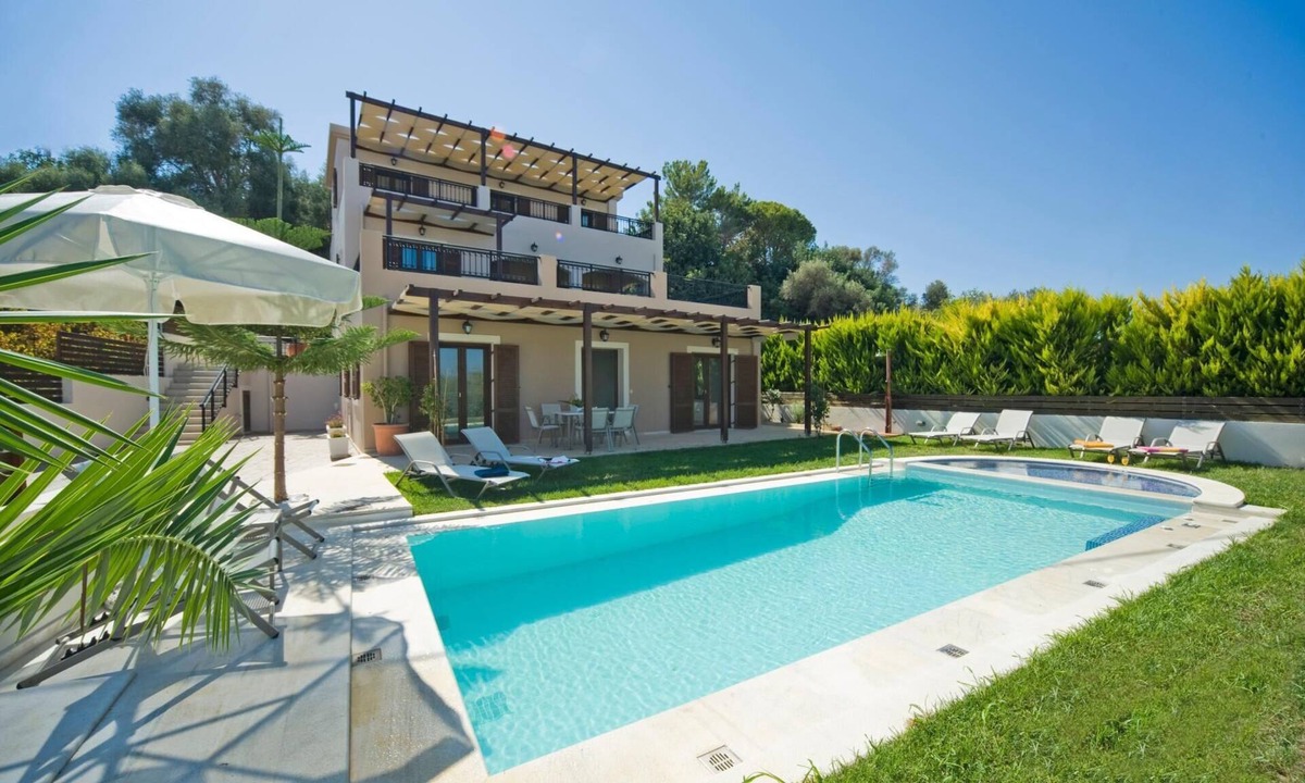 Pigianos Kampos Villa | Spacious Family Villa - A/C, Private Pool, Games Room, Sea Views, Close to Beaches & Attractions!