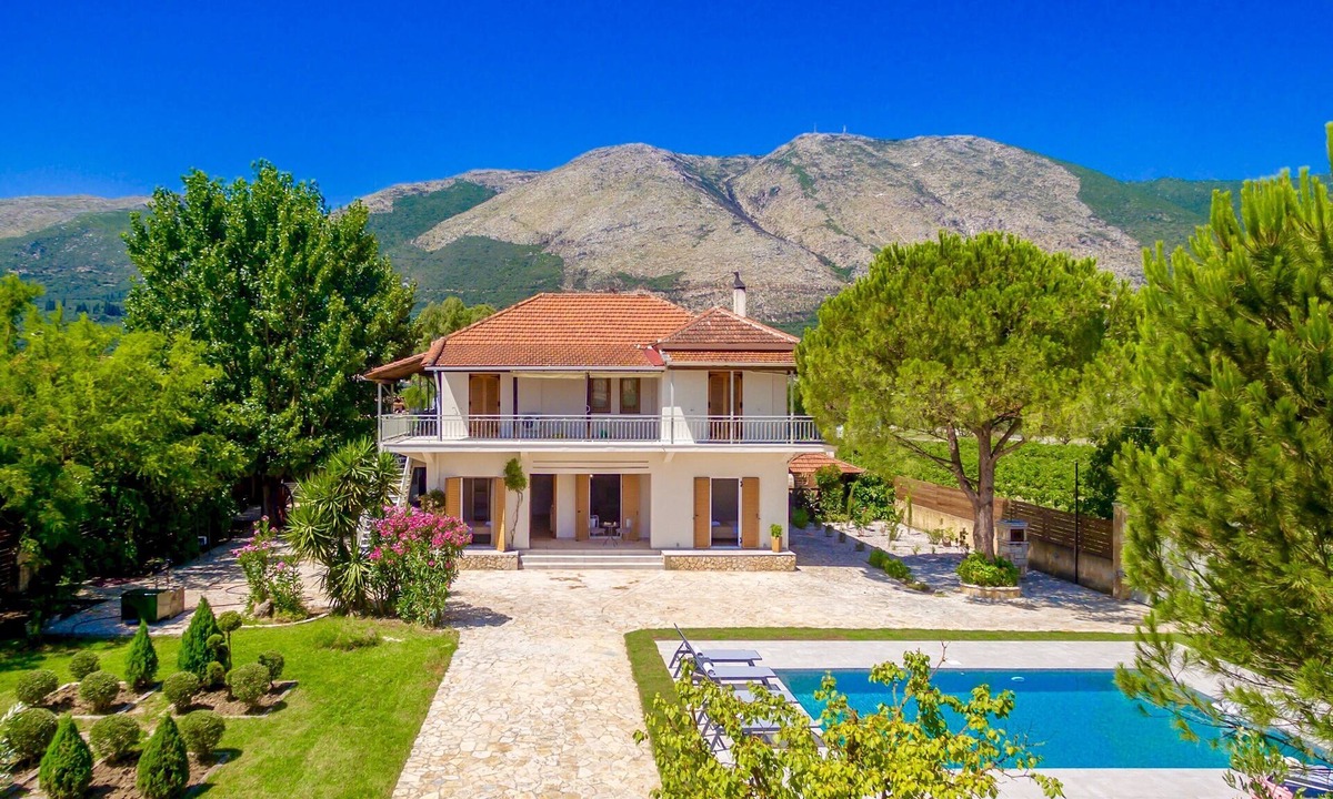 Pigadhakia Villa | Spacious villa with 5 bedrooms and private pool located close to Alykes