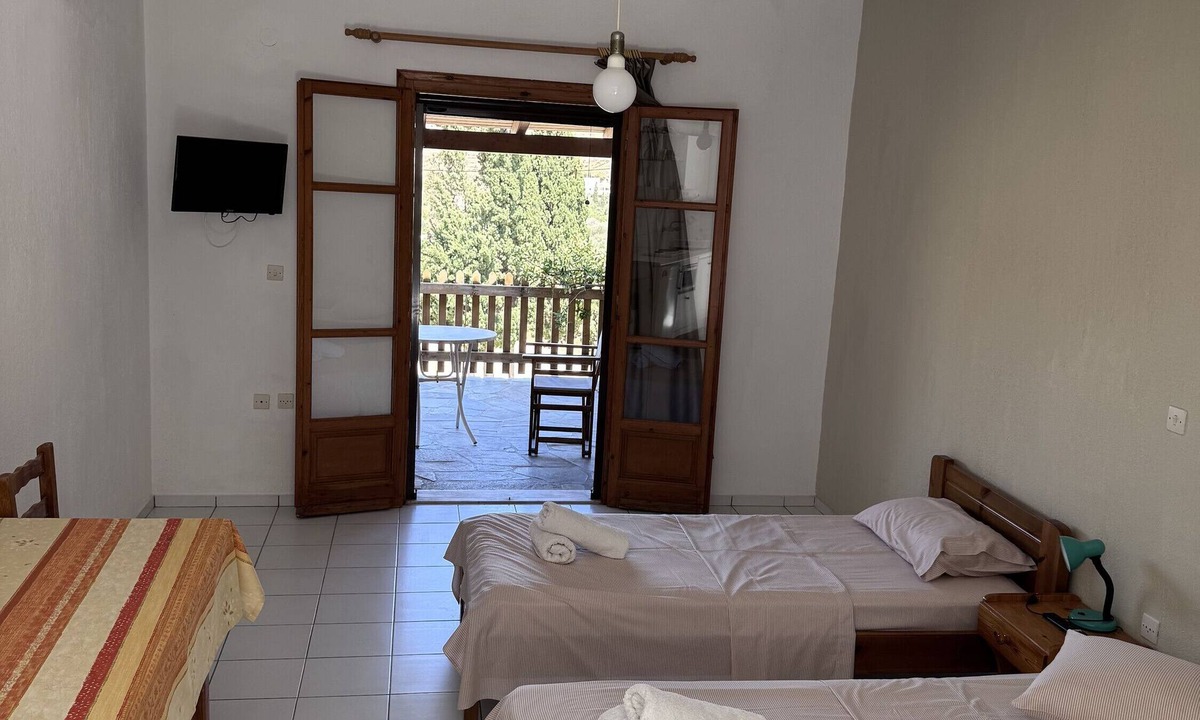 Pisses Apartment | Studio Apartment '1' with Sea View, Wi-Fi and Air Conditioning