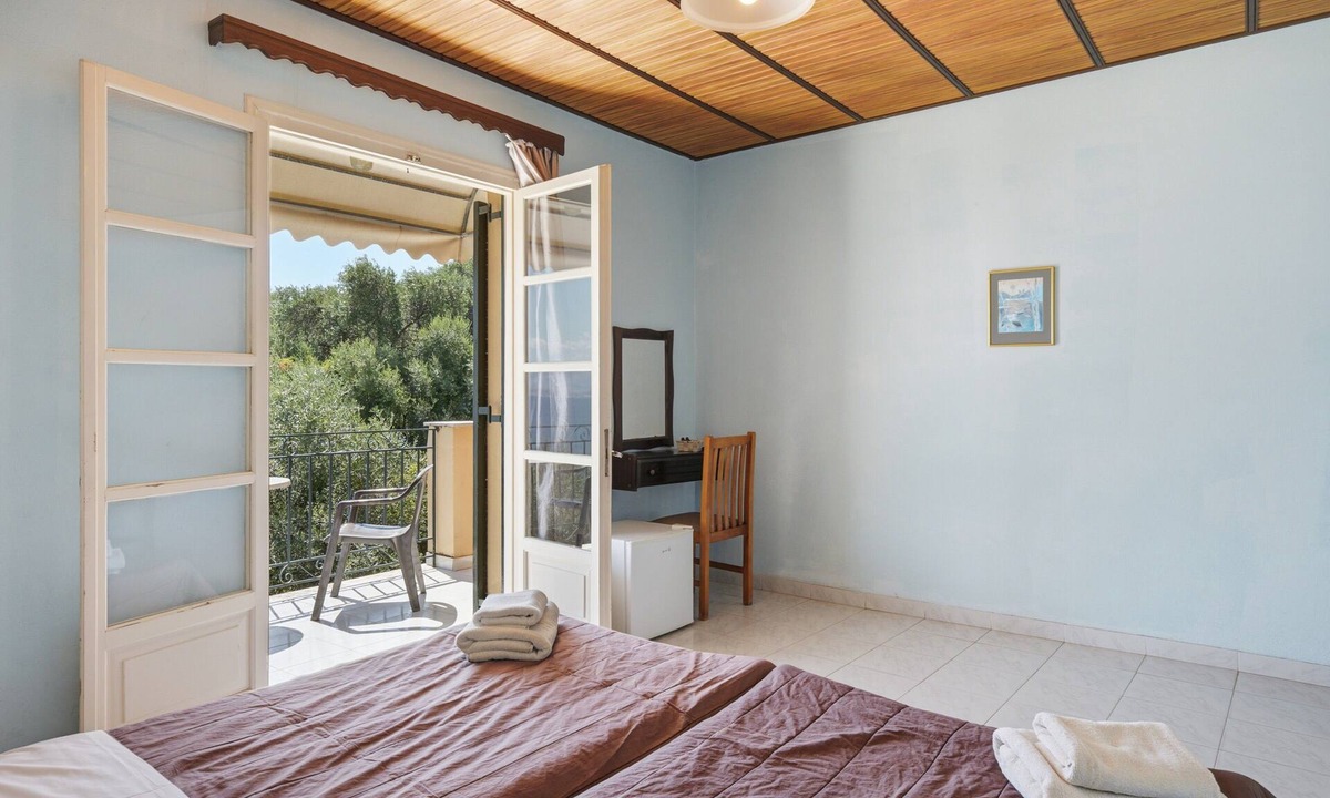 Apraos Apartment | Studio Apartment 'Apraos Bay Hotel 19' with Sea View, Wi-Fi and Air Conditioning