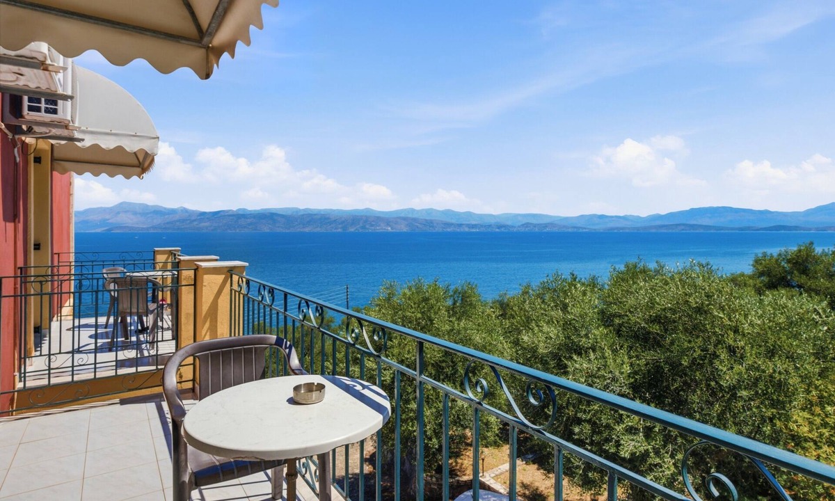 Apraos Apartment | Studio Apartment 'Apraos Bay Hotel 17' with Sea View, Wi-Fi and Air Conditioning