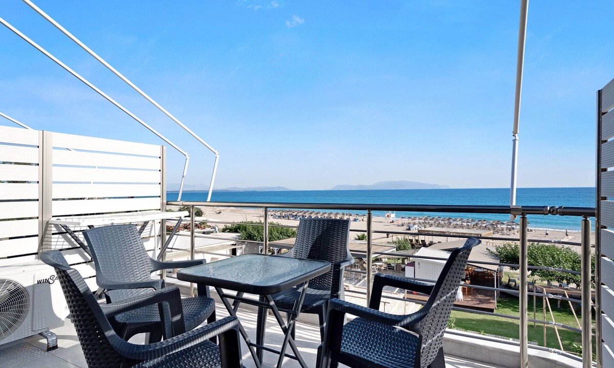Pidima Kyras Apartment | Studio Apartment 'Iguana 17' with Sea View, Wi-Fi and Air Conditioning