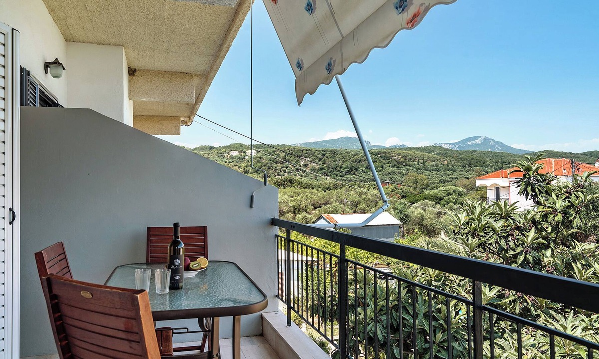 Zalongo Apartment | Studio Apartment 'Labros 3' with Mountain View, Wi-Fi and Air Conditioning