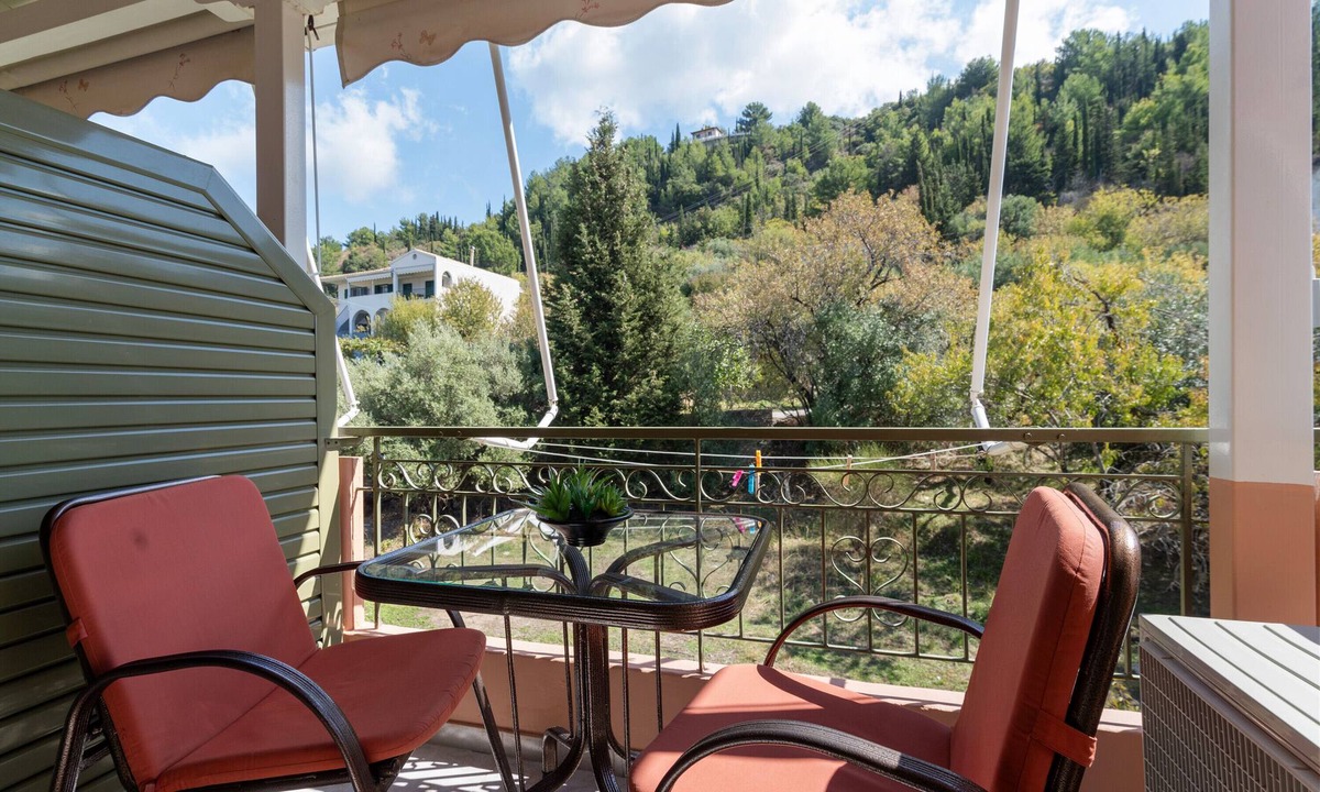 Kalamitsi Apartment | Studio Apartment 'Nontas Homes 37' with Mountain View, Wi-Fi and Air Conditioning