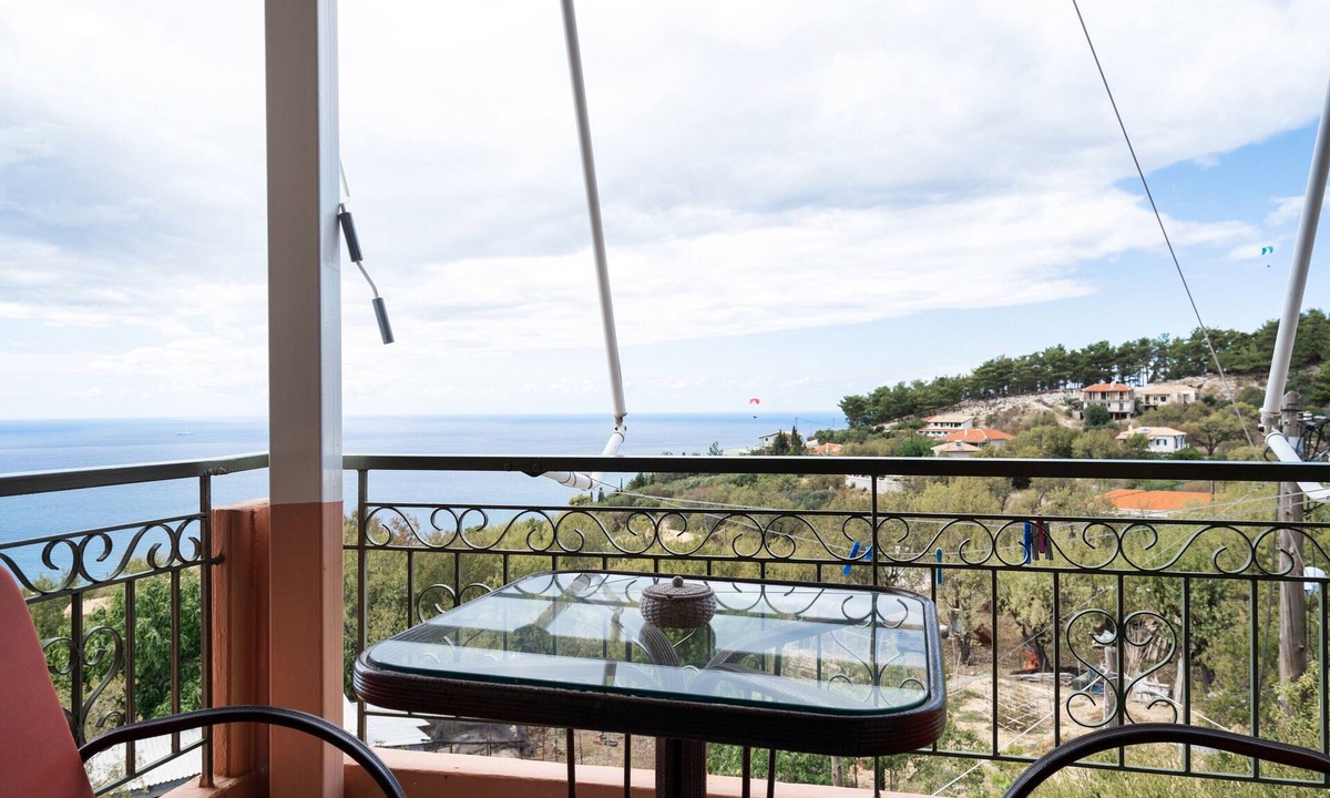 Kalamitsi Apartment | Studio Apartment 'Nontas Homes 32' with Sea View, Wi-Fi and Air Conditioning
