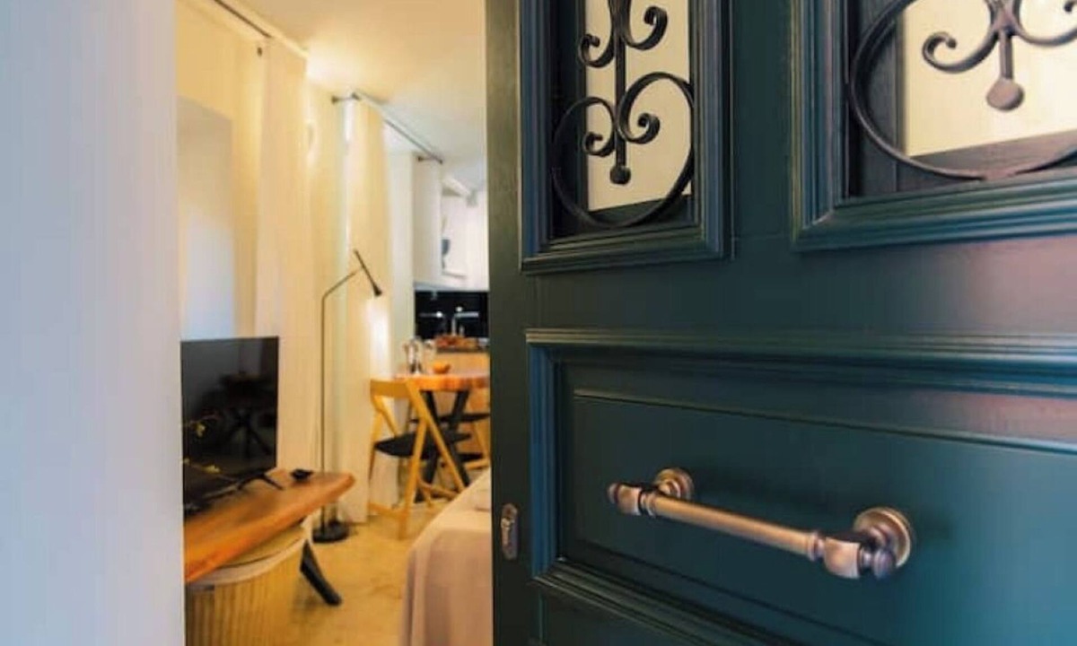 Old Town Apartment | “Studio Medusa” Venetian Studio in Corfu Old Town