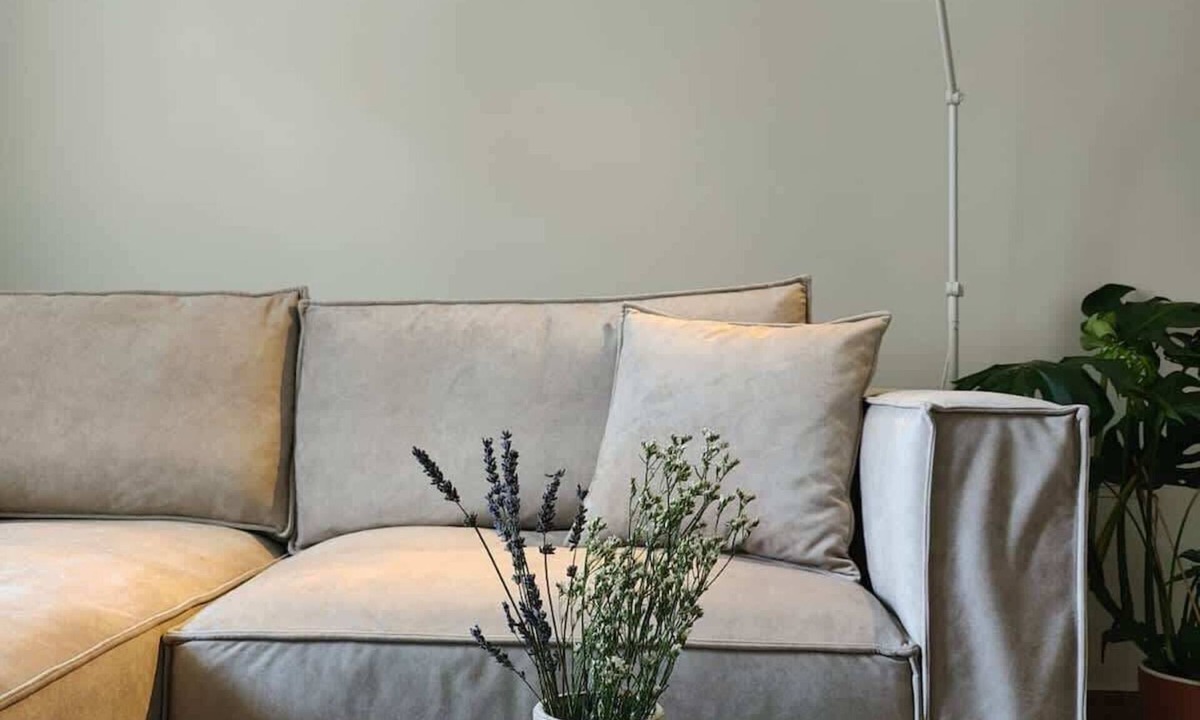 Petralona Apartment | Stylish Athenian Suite Near Acropolis - Balcony AC Walk to Everything!