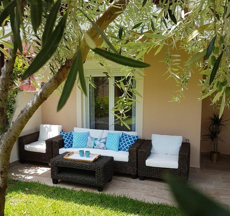 Pefkochori Villa | Stylish family villa 100m from the beach and town center
