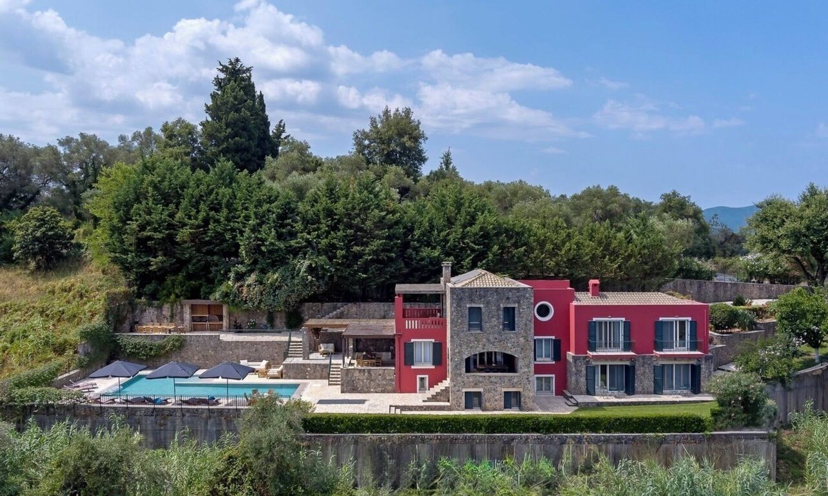 Vassilatika Villa | Stylish lux villa overlooking the sea, close to Corfu town, 6 en suite bedrooms