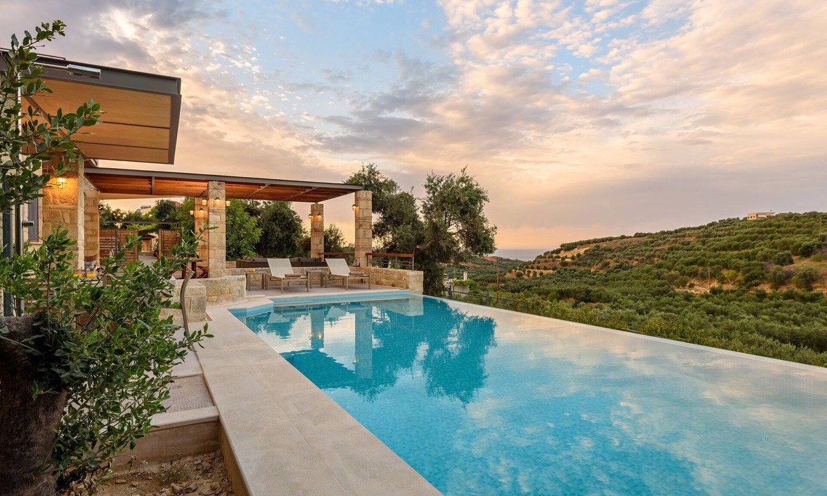 Agia Villa | Stylish, villa close to the beach with ocean view.