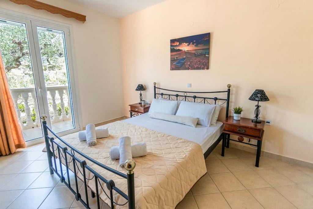 Amoudi Apartment | Sunny Aprt at Klelia Cottage