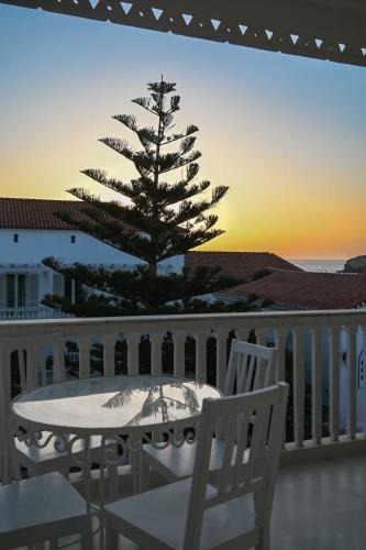Paleopolis House | Sunrise Getaway w Sea Views