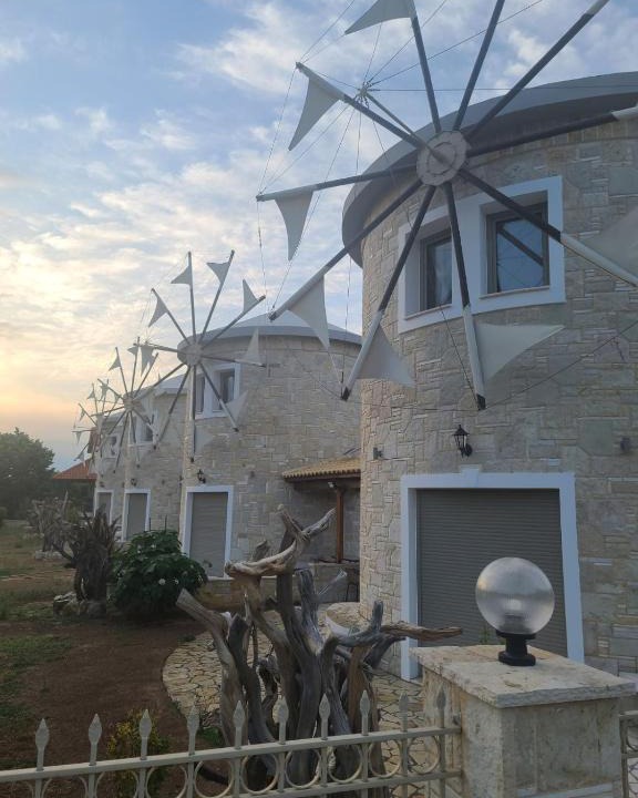 Aigialeia House | Temeni windmills