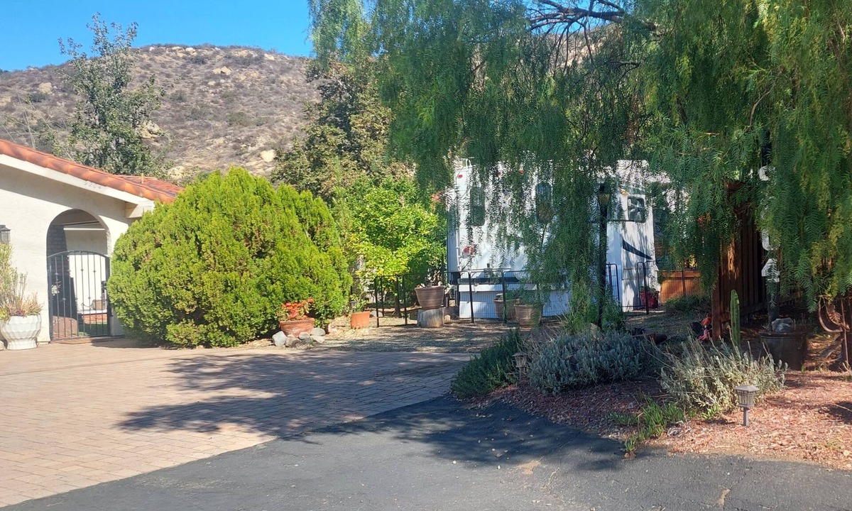 Valley Center House | The 5th Wheel Nook. Perfect 1-bedroom, 1 couch bed, sleeps 3 One mil from hwy 15