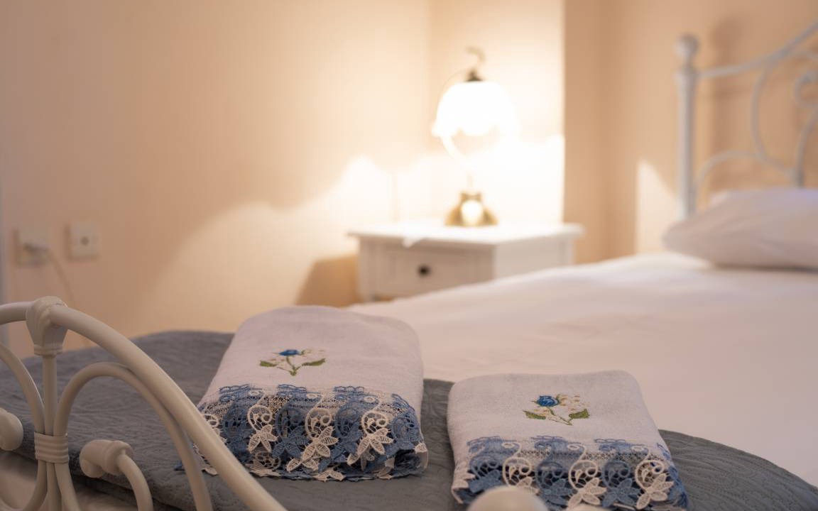 Sinarades Apartment | The Old Mansion One Bedroom Apartment