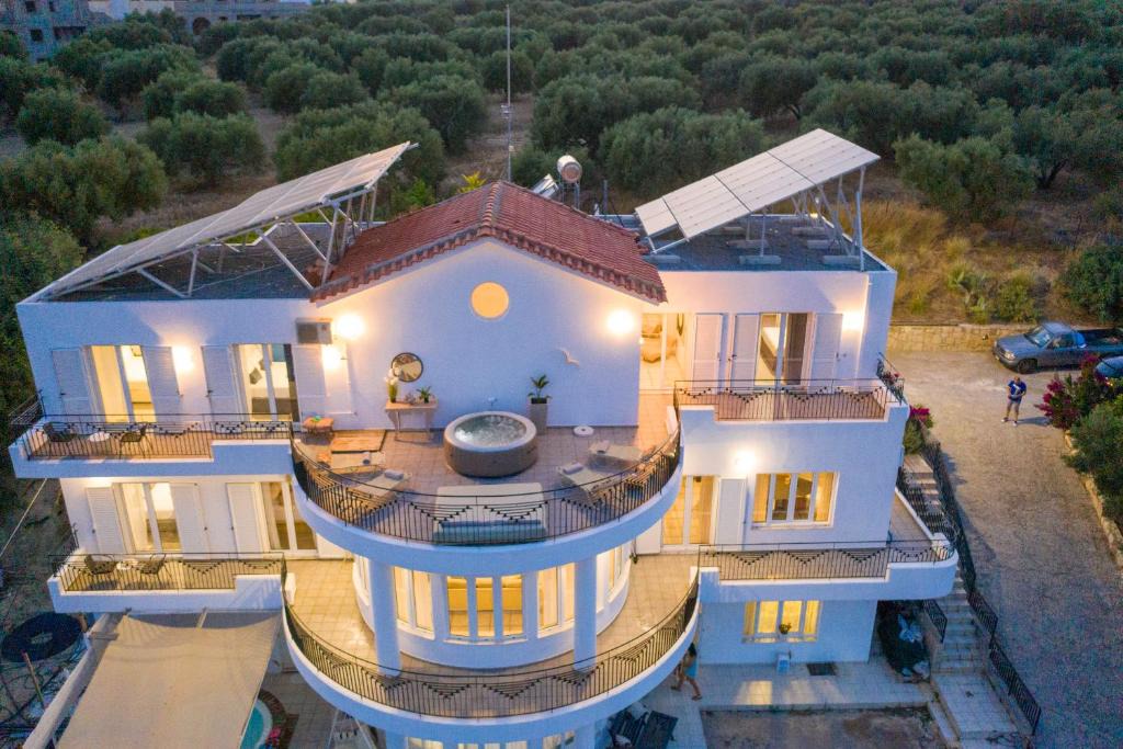 Hersonissos Centre Villa | The White House Hersonissos