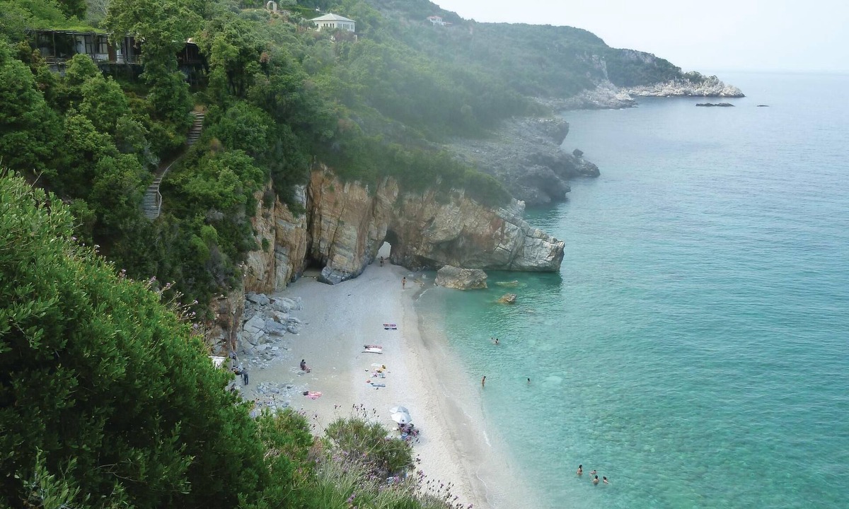 Afissos House | This beautiful villa on two floors offers two bedrooms and a large living room.
