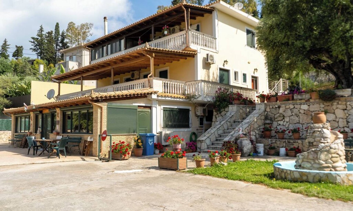 Akrotiri Apartment | Three Bedroom House- Amaryllis Haus