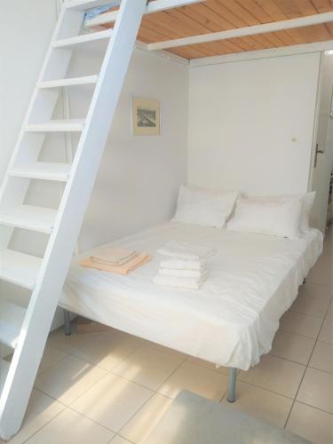 Kalamata Apartment | Tiny Studio in Kalamata long-term rental offer
